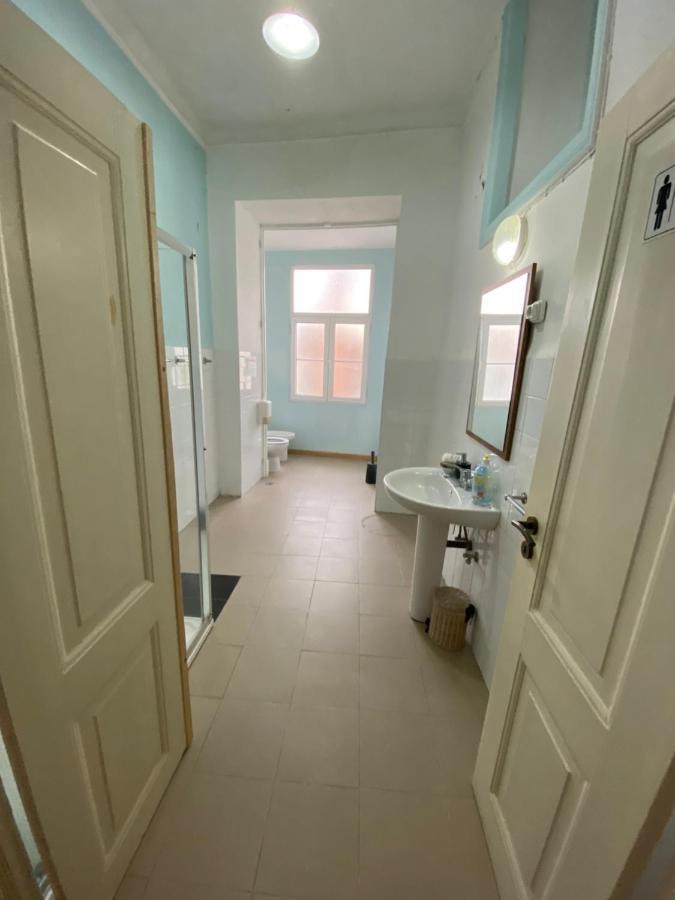 Artdeco Chiado 4 - Large Comfortable Double Room With Shared Bathroom Lisboa Exterior foto